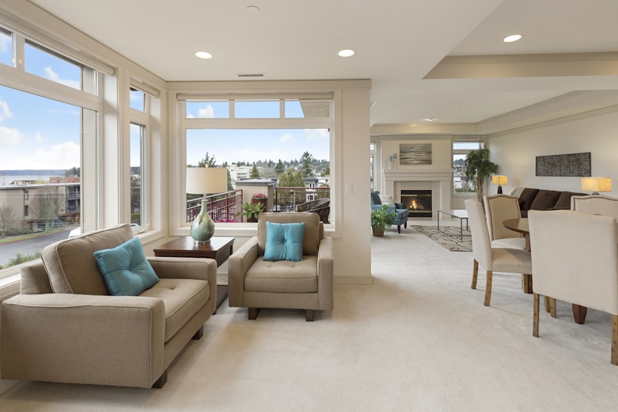 Bright modern 2-bedroom condo in Lincoln Park